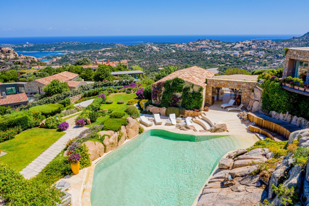 villa with pool for sale in Sardinia